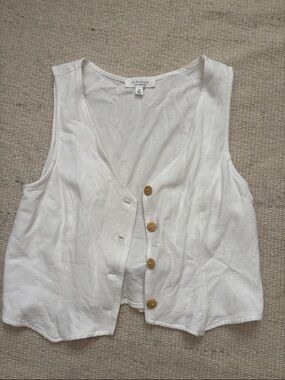 Like New cropped white vest